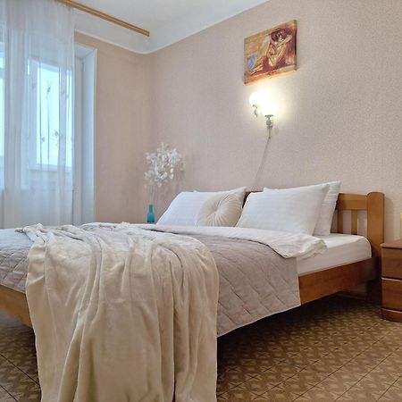 4 Ліжка З Балконом Документи Для Відряджень Мережа Alex Apartments Безконтатне Заселення 24-7 Poltava Dış mekan fotoğraf