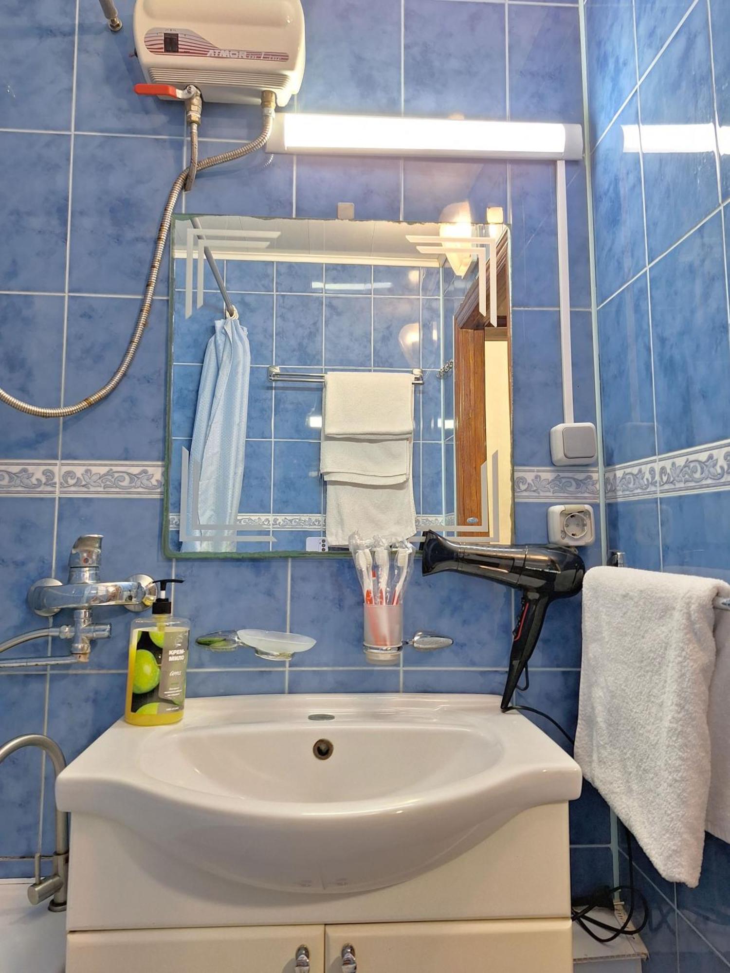 4 Ліжка З Балконом Документи Для Відряджень Мережа Alex Apartments Безконтатне Заселення 24-7 Poltava Dış mekan fotoğraf
