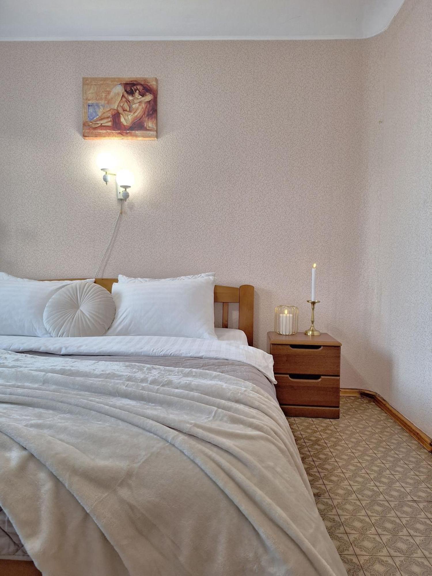 4 Ліжка З Балконом Документи Для Відряджень Мережа Alex Apartments Безконтатне Заселення 24-7 Poltava Dış mekan fotoğraf
