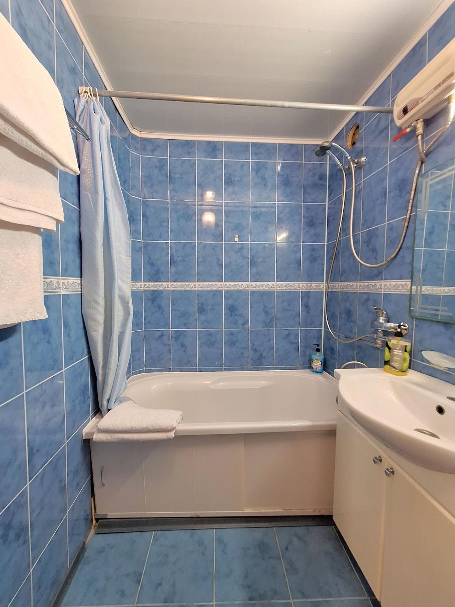 4 Ліжка З Балконом Документи Для Відряджень Мережа Alex Apartments Безконтатне Заселення 24-7 Poltava Dış mekan fotoğraf